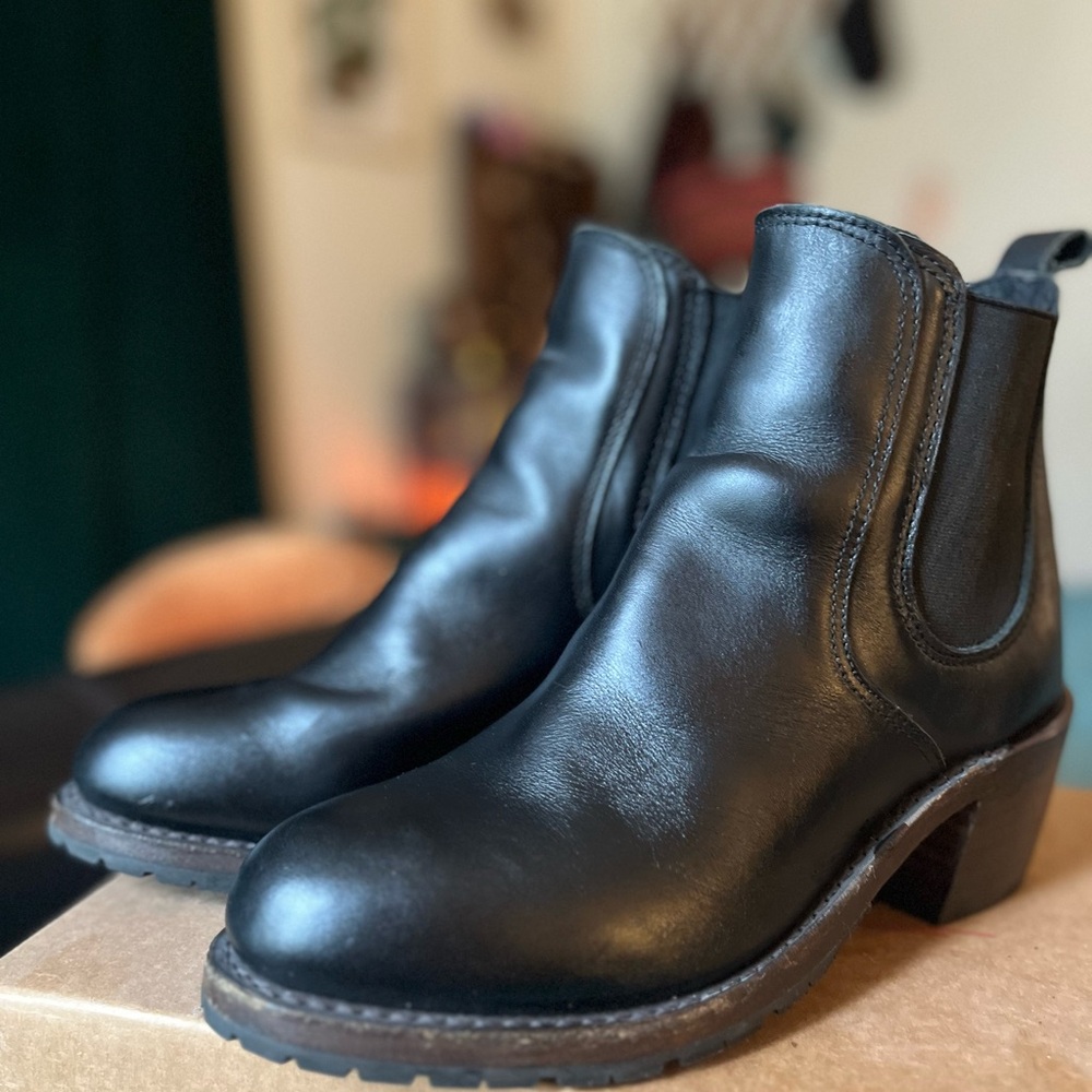 Black Leather Women’s Red Wing Harriet Boots